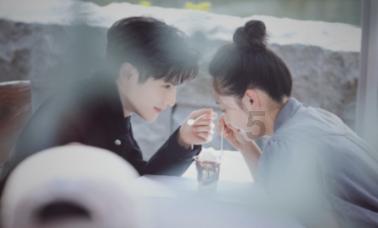 女子思念去世父亲 民警帮忙调取照片